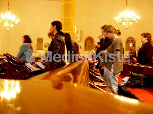 Franziskanerkirche Segnung werdender Muetter und Vaeter (1).JPG