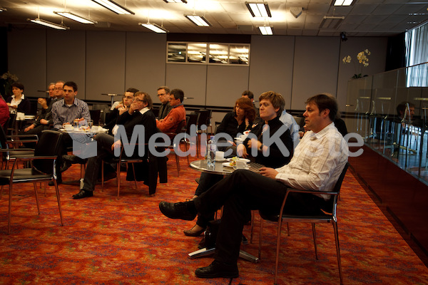 Kirchenpressekonferenz-0704.jpg