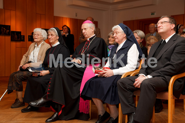 Licht getaucht kommst Du Sr. Maria Johanna Senn-042-20