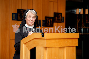 Licht getaucht kommst Du Sr. Maria Johanna Senn-042-27