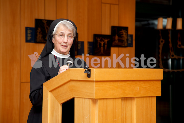 Licht getaucht kommst Du Sr. Maria Johanna Senn-042-27