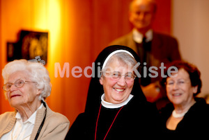 Licht getaucht kommst Du Sr. Maria Johanna Senn-042-35