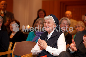 Licht getaucht kommst Du Sr. Maria Johanna Senn-042-36