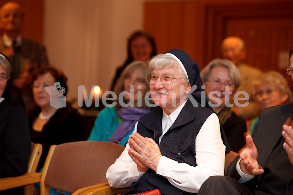 Licht getaucht kommst Du Sr. Maria Johanna Senn-042-36