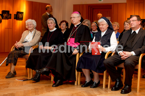 Licht getaucht kommst Du Sr. Maria Johanna Senn-042-37