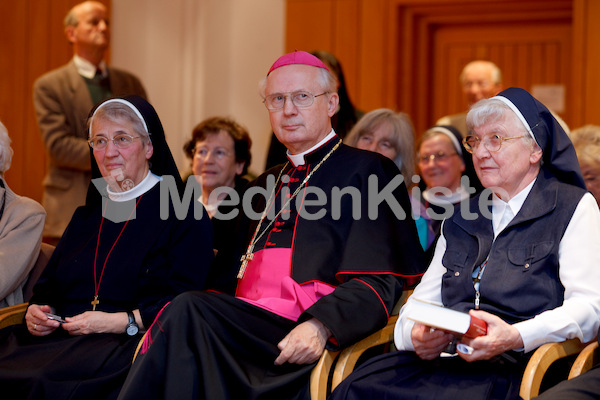 Licht getaucht kommst Du Sr. Maria Johanna Senn-042-38