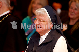 Licht getaucht kommst Du Sr. Maria Johanna Senn-042-39