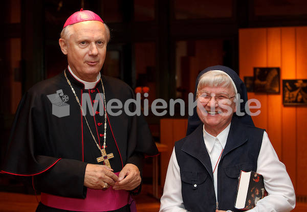 Licht getaucht kommst Du Sr. Maria Johanna Senn-042-41