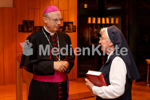 Licht getaucht kommst Du Sr. Maria Johanna Senn-042-42