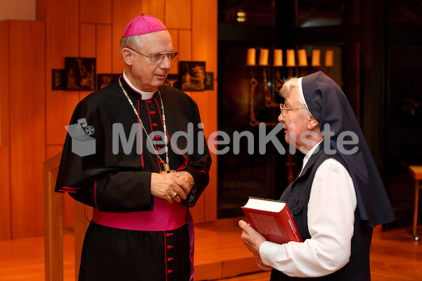 Licht getaucht kommst Du Sr. Maria Johanna Senn-042-42