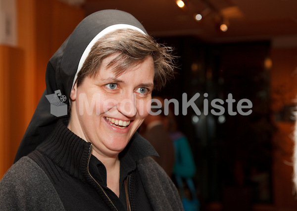 Licht getaucht kommst Du Sr. Maria Johanna Senn-042-45