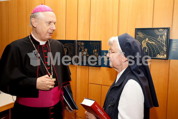 Licht getaucht kommst Du Sr. Maria Johanna Senn-042-7