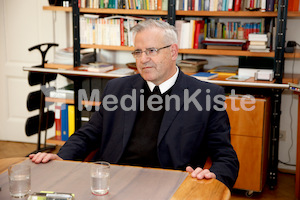 Mensch Priester-25.jpg