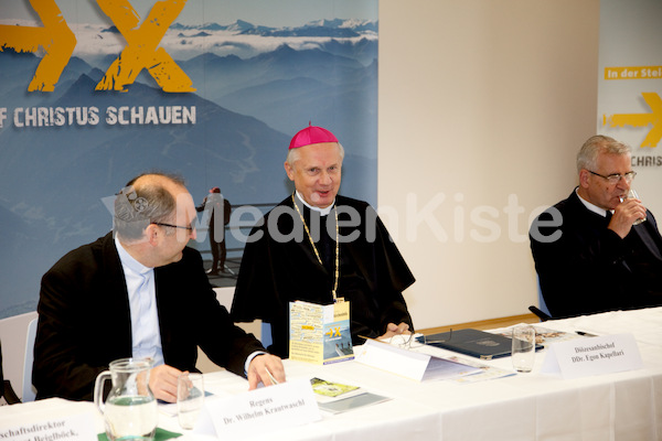 Pressekonferenz auf Christus schauen-8.jpg