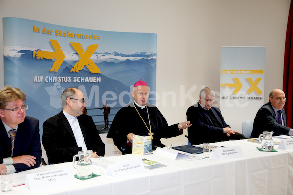 Pressekonferenz auf Christus schauen-9.jpg