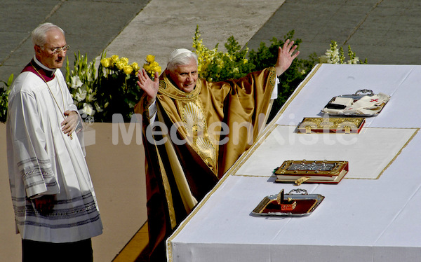 Benedikt XVI (1)