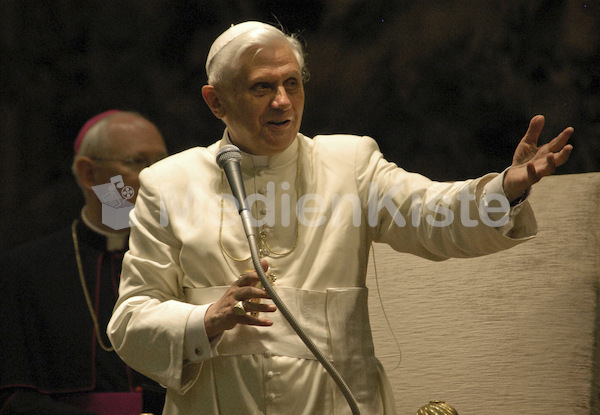 Benedikt XVI (52)