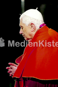 Benedikt XVI (56)