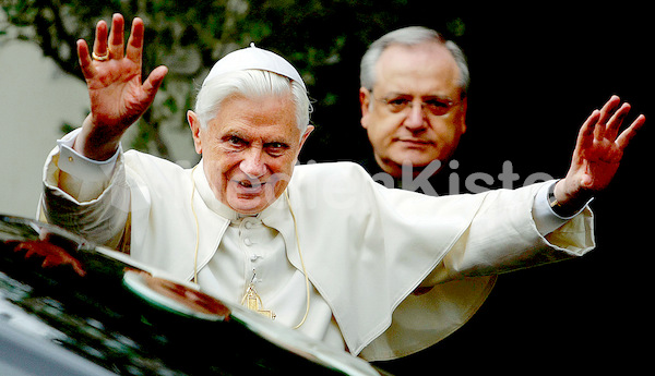 Benedikt XVI (84)