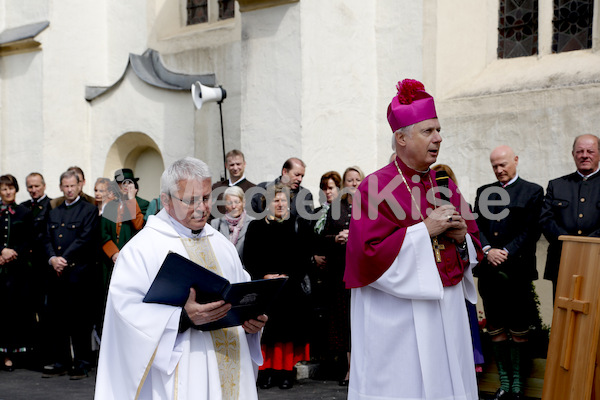 Foto Neuhold Altarweihe in St. Katharein a. d. Laming-9378