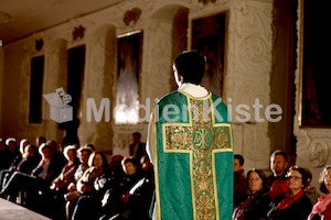 Foto Neuhold Auswahl Priester ModenschauLange Nacht der Kirchen 2013-0137 (5)