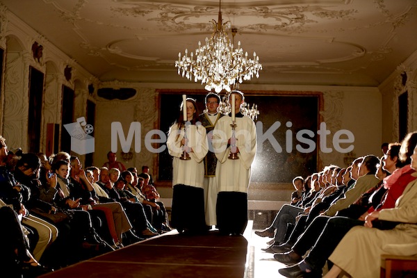 Foto Neuhold Auswahl Priester ModenschauLange Nacht der Kirchen 2013-0137 (6)