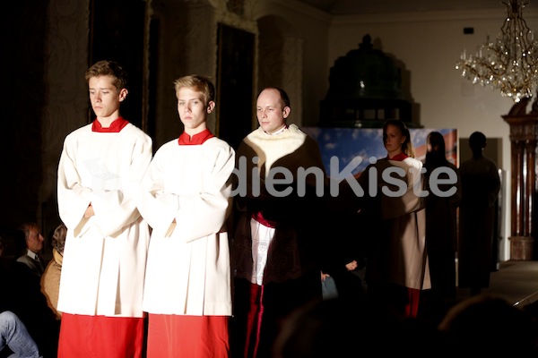 Foto Neuhold Priestermodenschau Lange Nacht der Kirchen 2013-0002 (28)